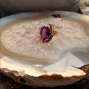 14k yellow gold amethyst ring. Sz 6.5